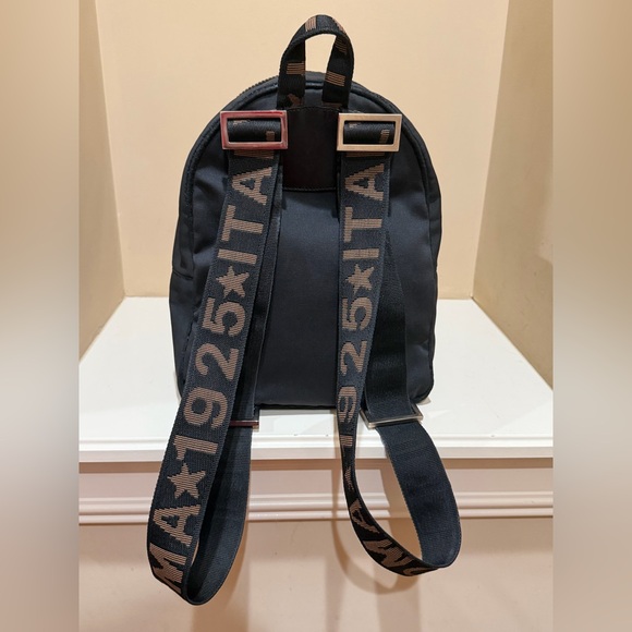 26l weekend travel backpack CALPAK Terra Duffel Size:7 (5pc) Interior pockets keep your cranks Louis Vuitton Discovery Backpack